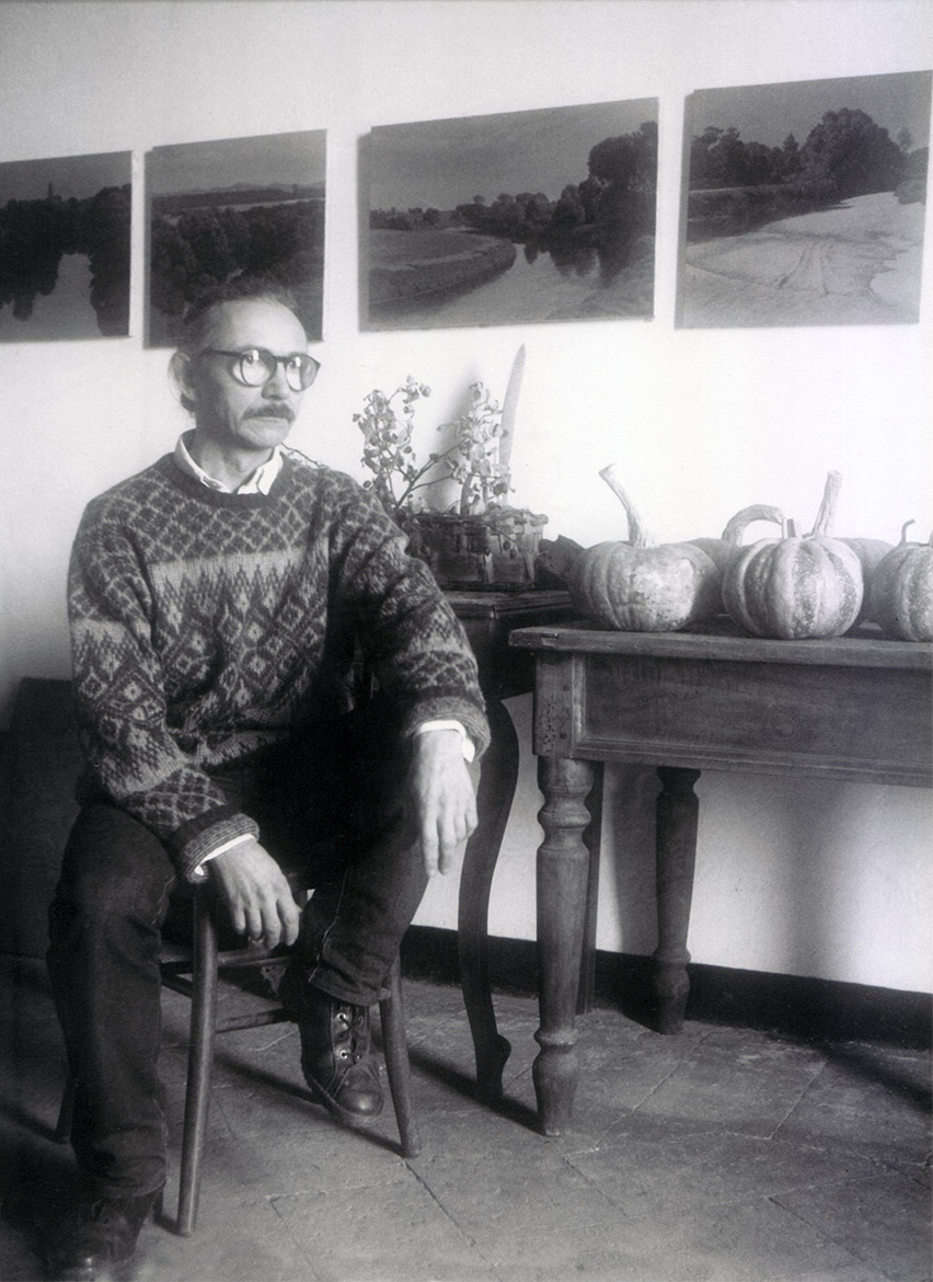 Luigi Volpi nella casa studio di Valbissera, San Colombano al Lambro - anni '90